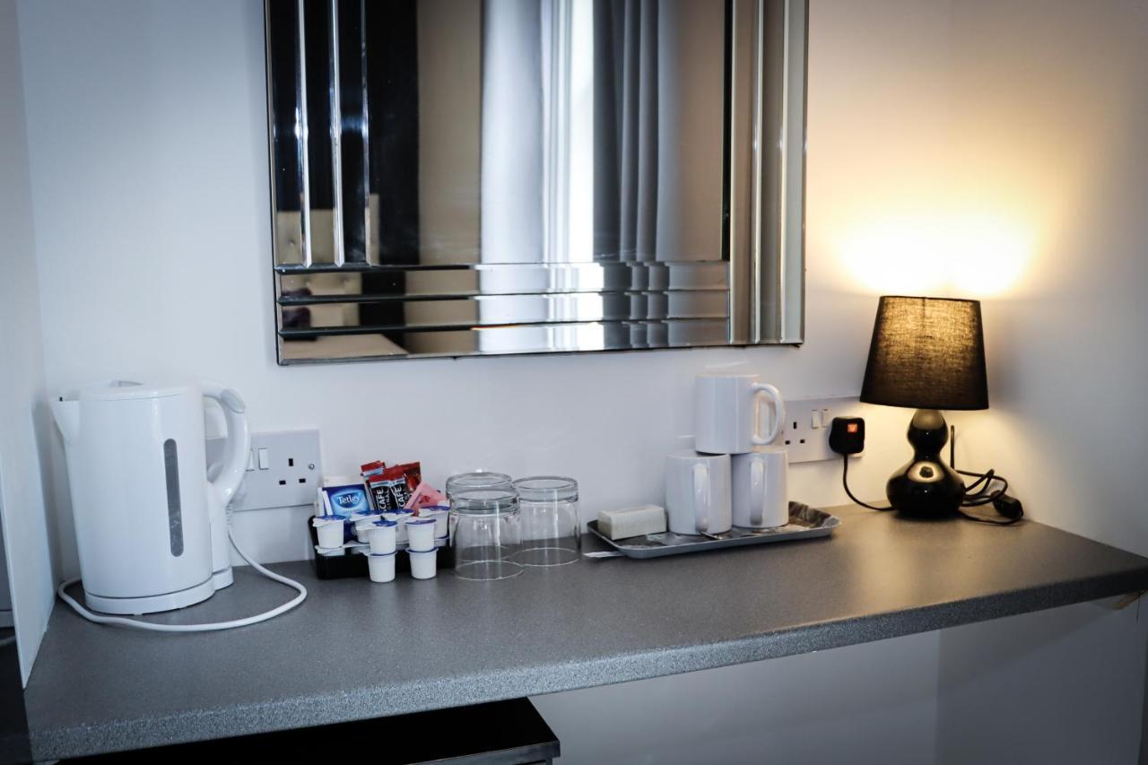 Aaron Hotel Southport Bagian luar foto