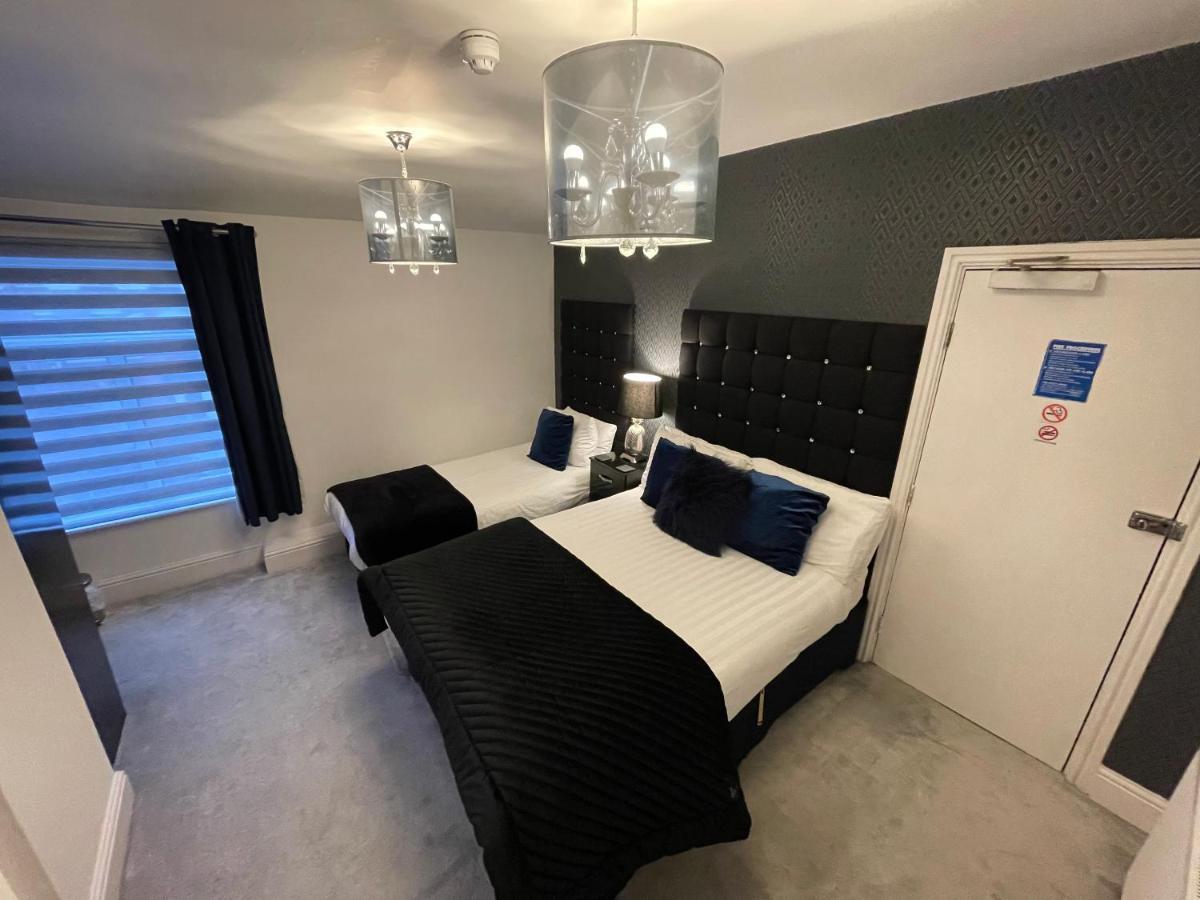 Aaron Hotel Southport Bagian luar foto