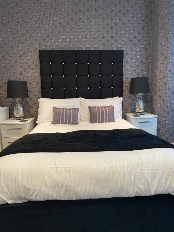 Aaron Hotel Southport Bagian luar foto