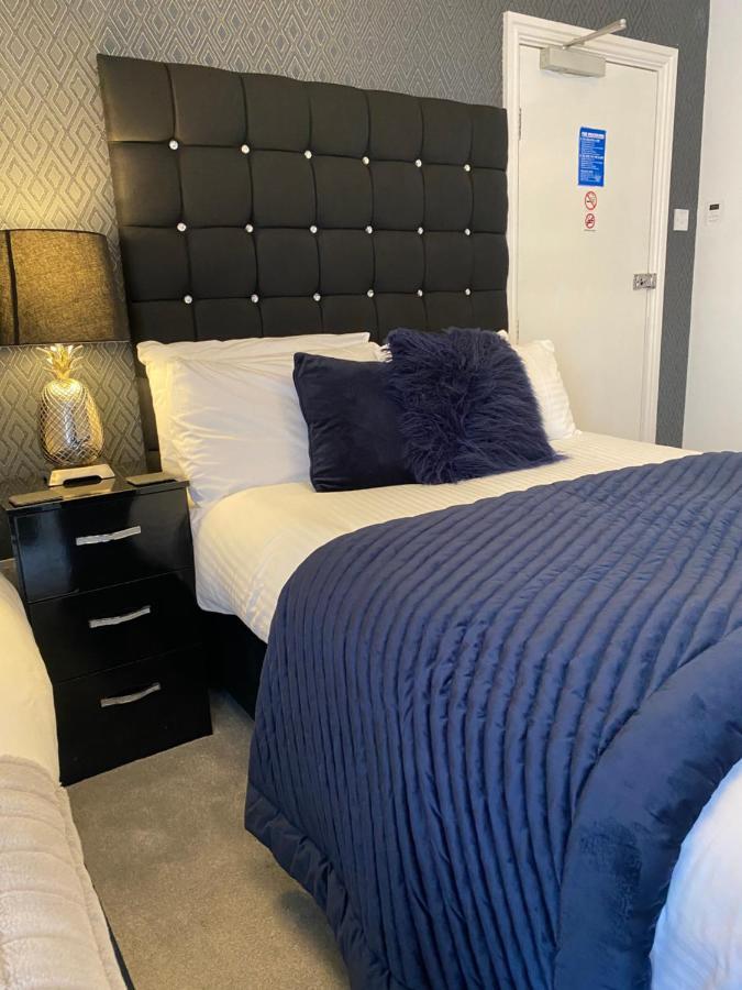 Aaron Hotel Southport Bagian luar foto