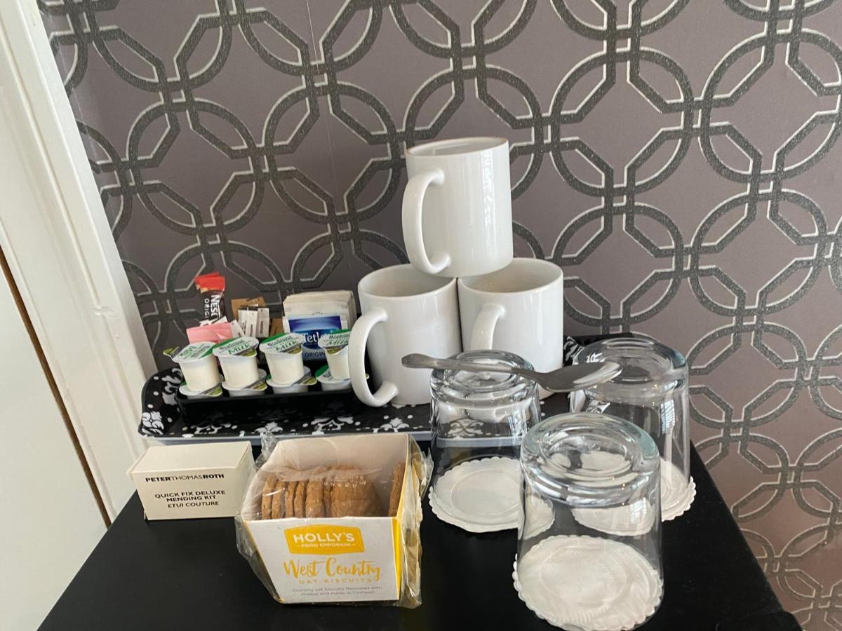 Aaron Hotel Southport Bagian luar foto
