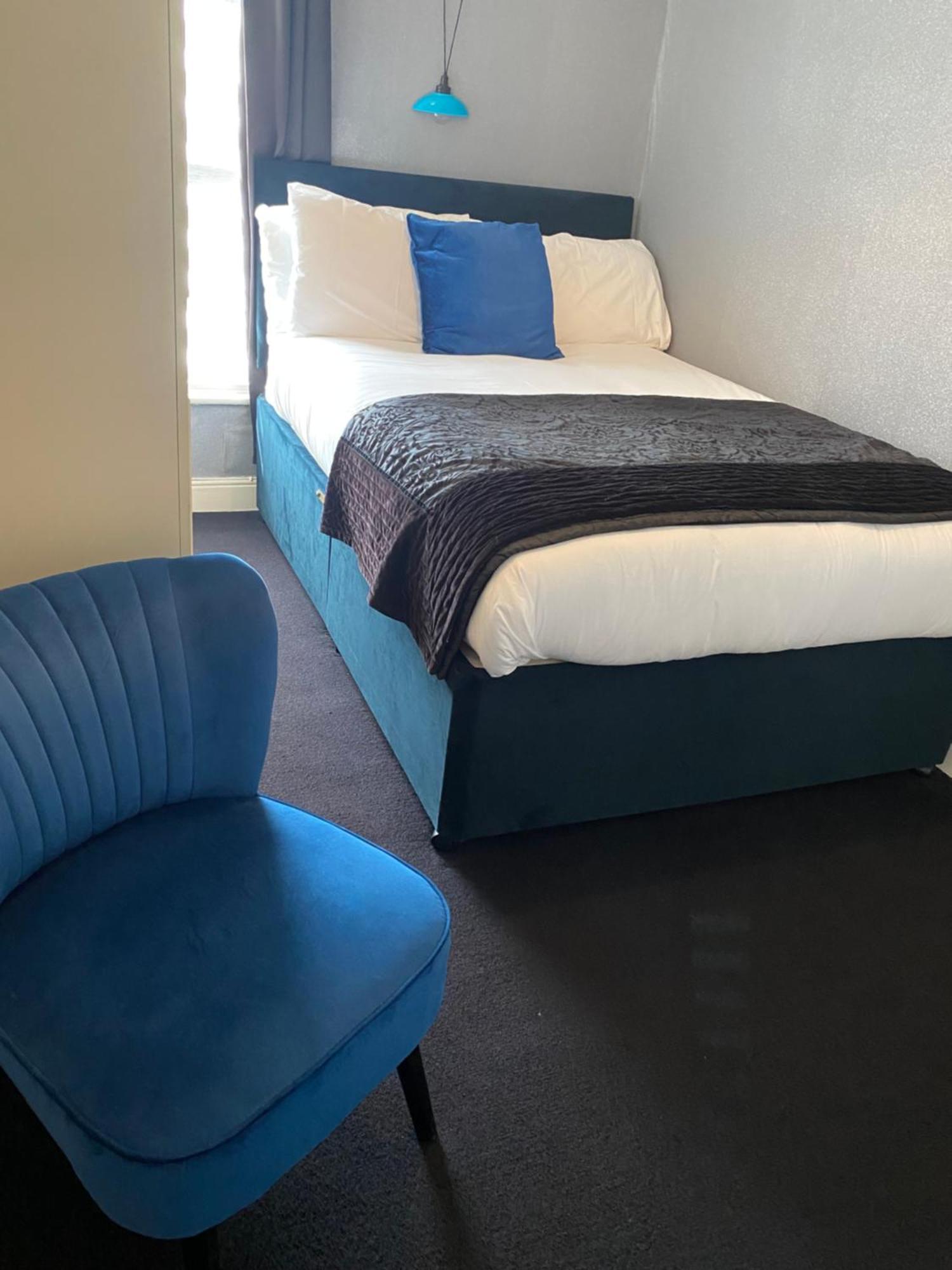 Aaron Hotel Southport Bagian luar foto
