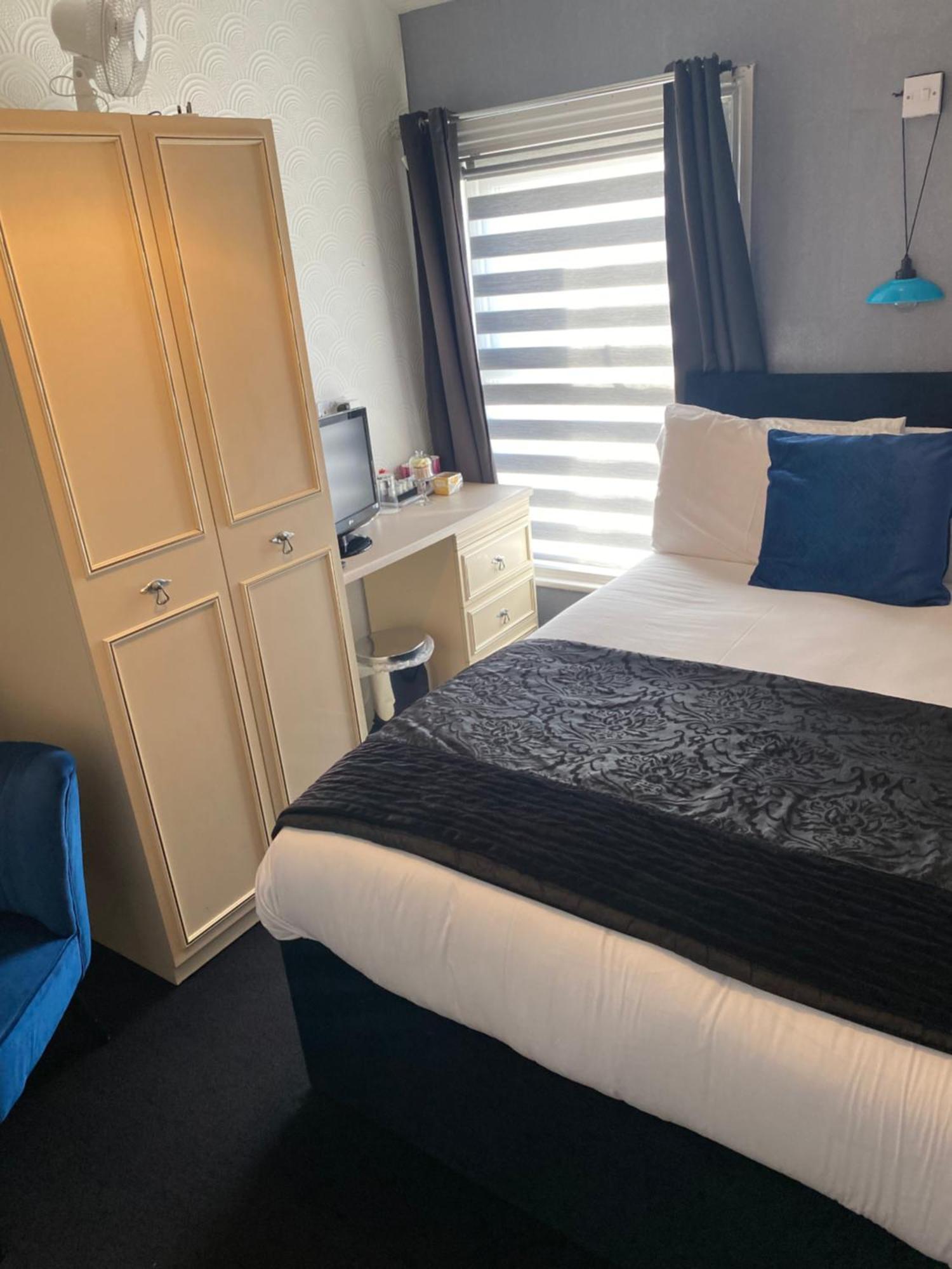 Aaron Hotel Southport Bagian luar foto
