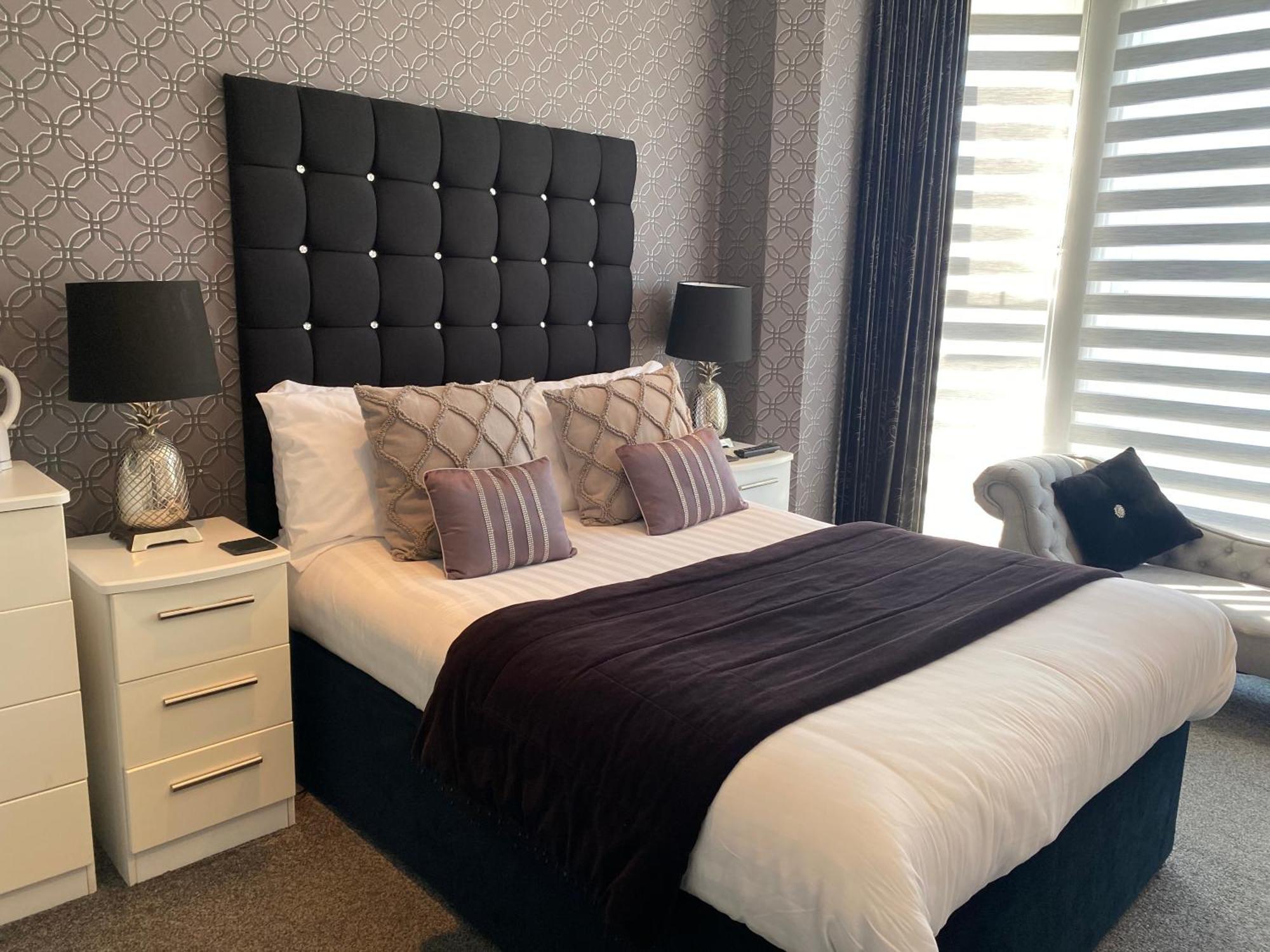 Aaron Hotel Southport Bagian luar foto
