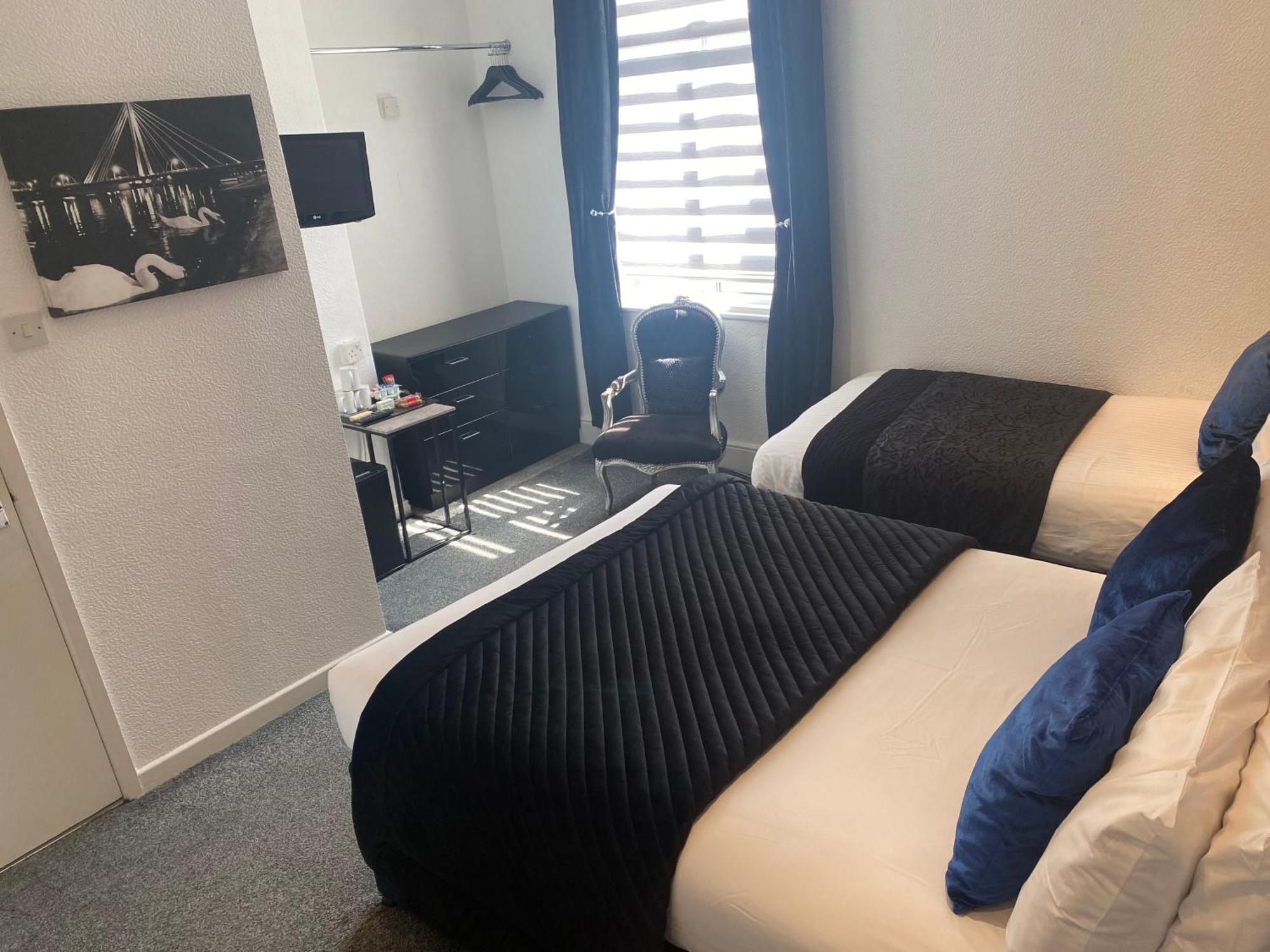 Aaron Hotel Southport Bagian luar foto