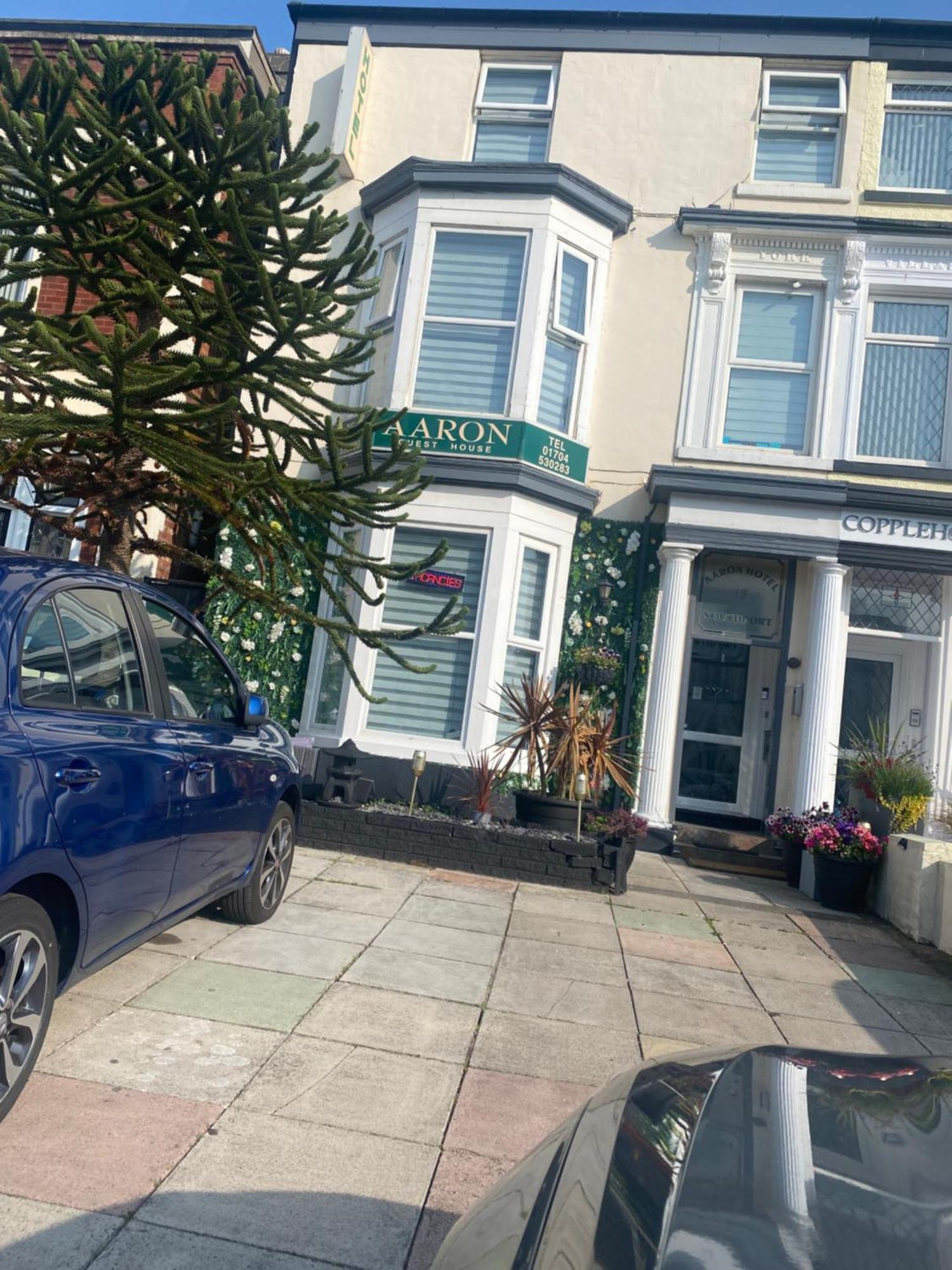 Aaron Hotel Southport Bagian luar foto