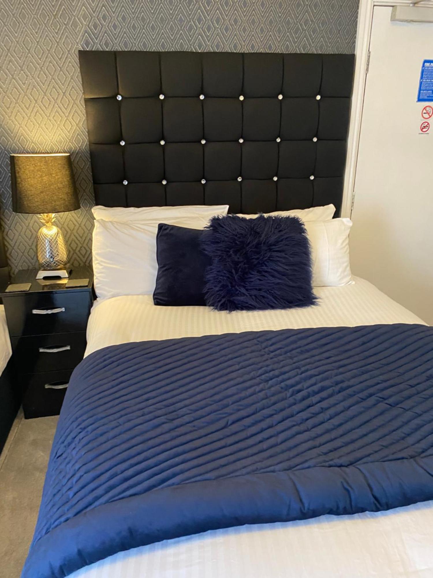 Aaron Hotel Southport Bagian luar foto
