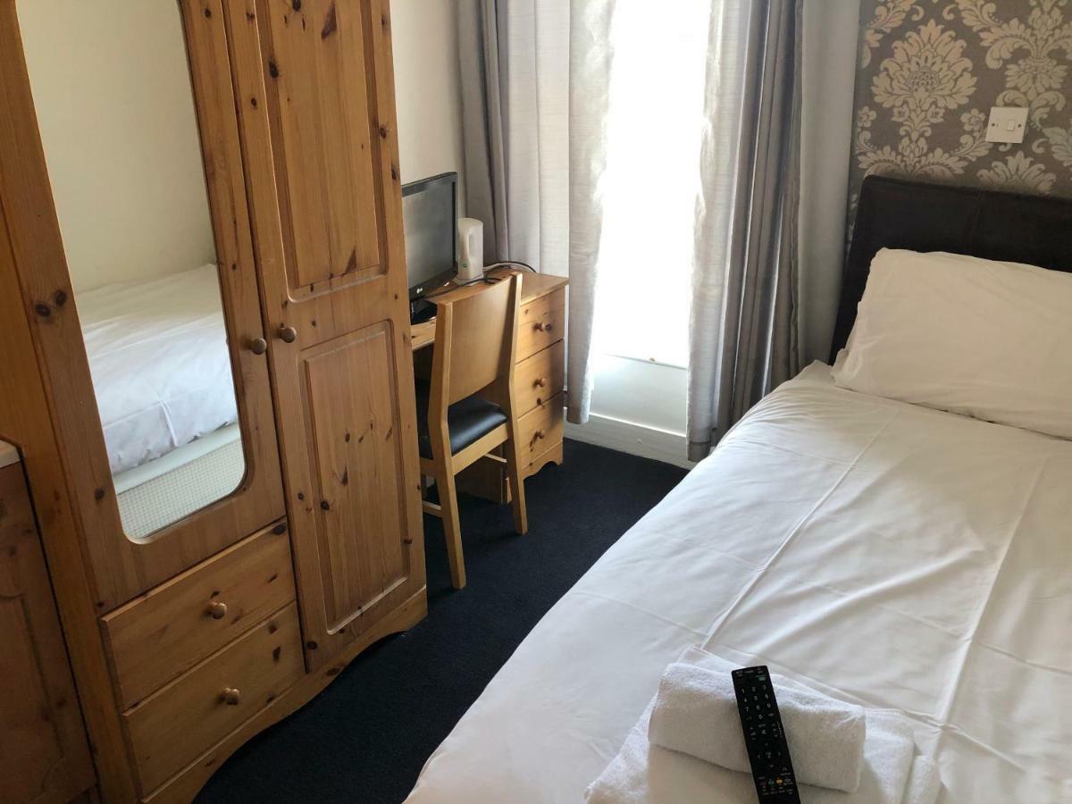 Aaron Hotel Southport Bagian luar foto