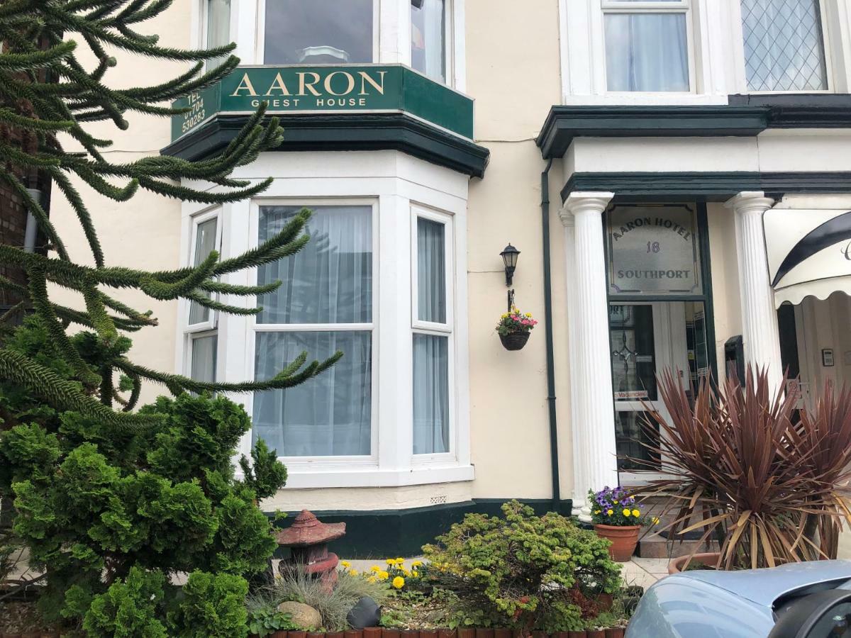 Aaron Hotel Southport Bagian luar foto