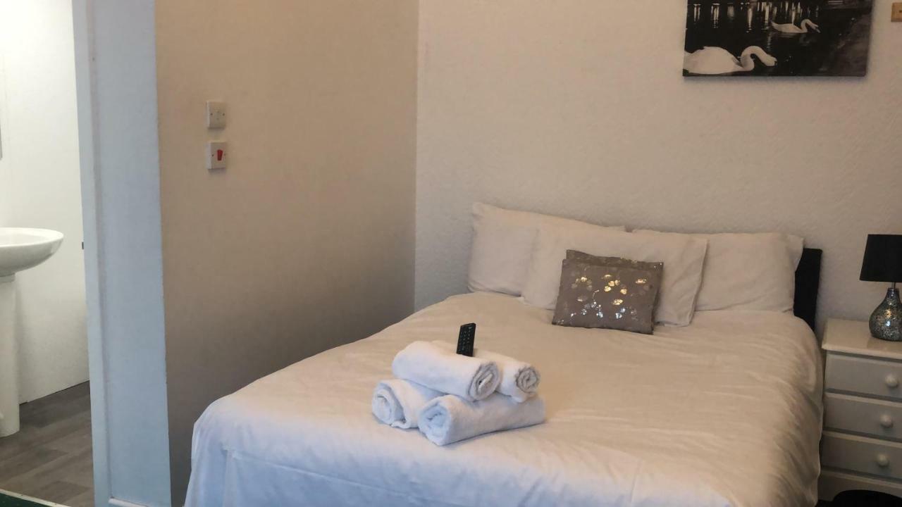 Aaron Hotel Southport Bagian luar foto