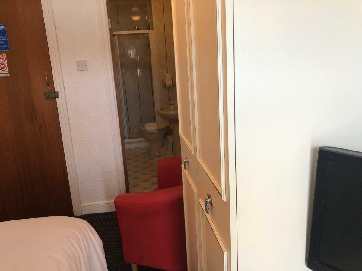 Aaron Hotel Southport Bagian luar foto
