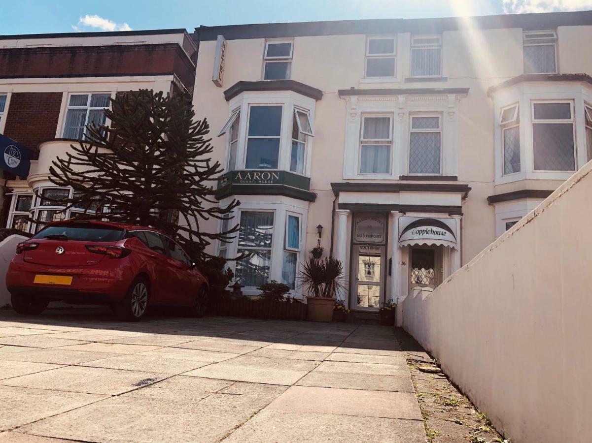 Aaron Hotel Southport Bagian luar foto
